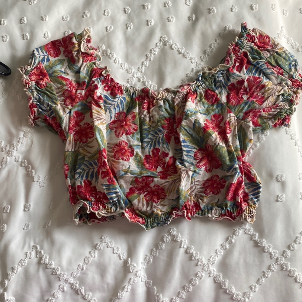 American eagle crop top! Size XS fits like a small!